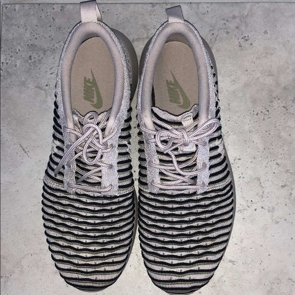 Nike Shoes - Nike sneakers